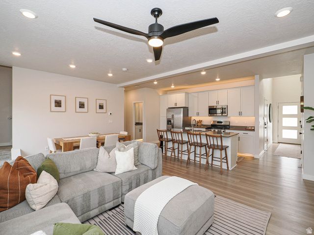 2061 N CHIANTI ST, Saratoga Springs, UT 84045