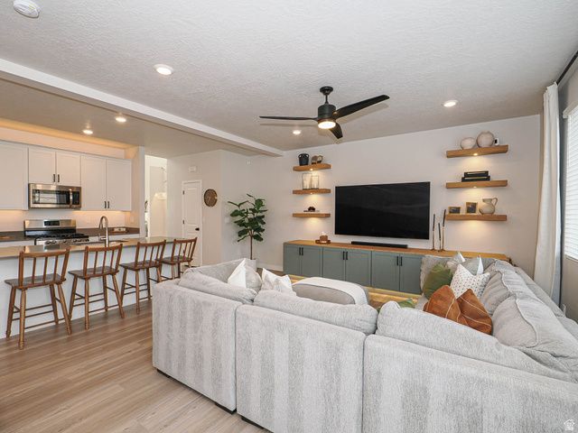 2061 N CHIANTI ST, Saratoga Springs, UT 84045