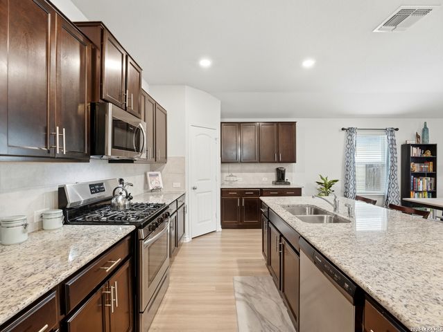 831 Red Crossbill, San Antonio, TX 78253