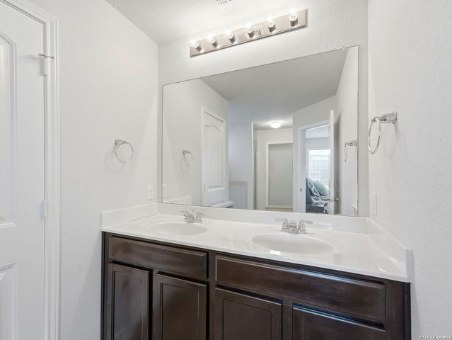 831 Red Crossbill, San Antonio, TX 78253