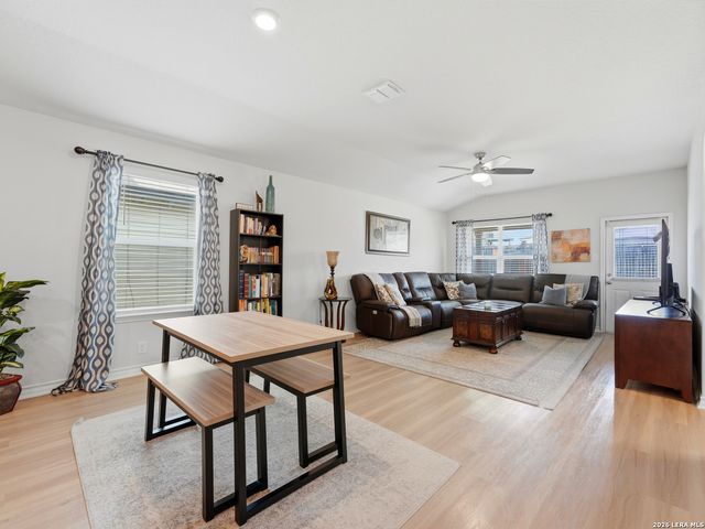 831 Red Crossbill, San Antonio, TX 78253