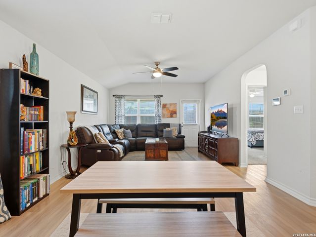 831 Red Crossbill, San Antonio, TX 78253