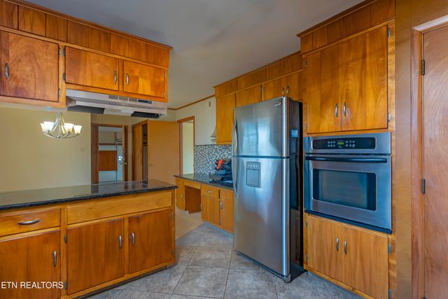 197 Sadler Lane, Harriman, TN 37748