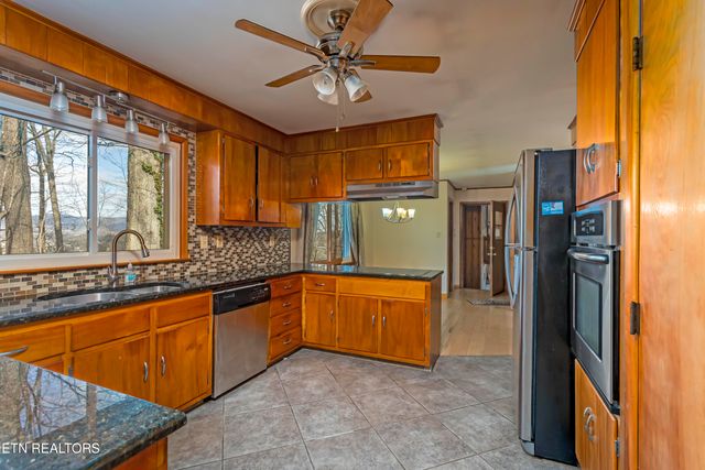 197 Sadler Lane, Harriman, TN 37748