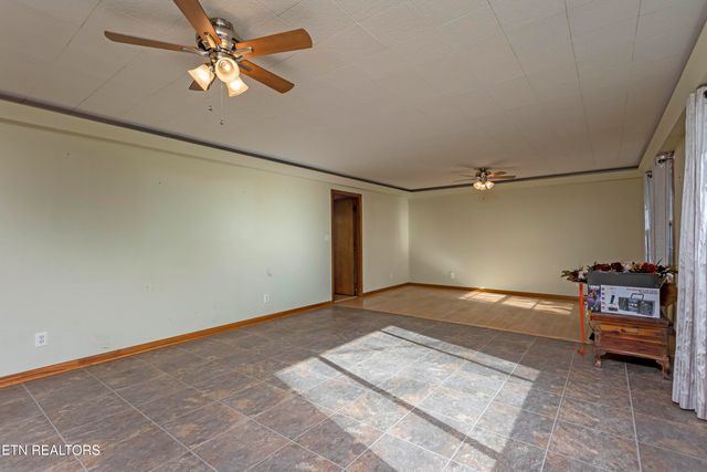 197 Sadler Lane, Harriman, TN 37748