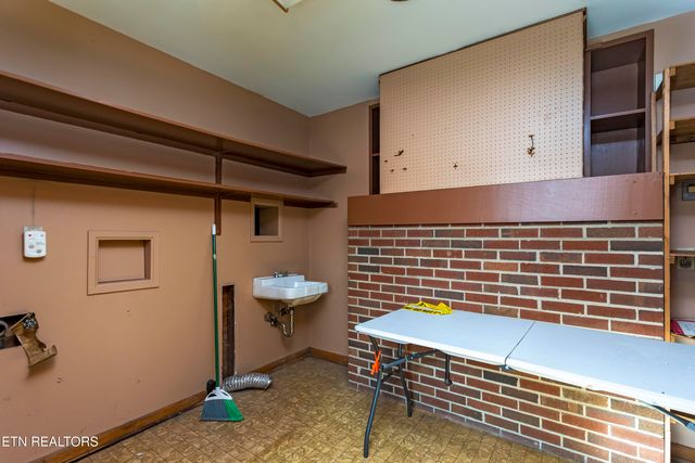 197 Sadler Lane, Harriman, TN 37748