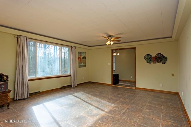 197 Sadler Lane, Harriman, TN 37748