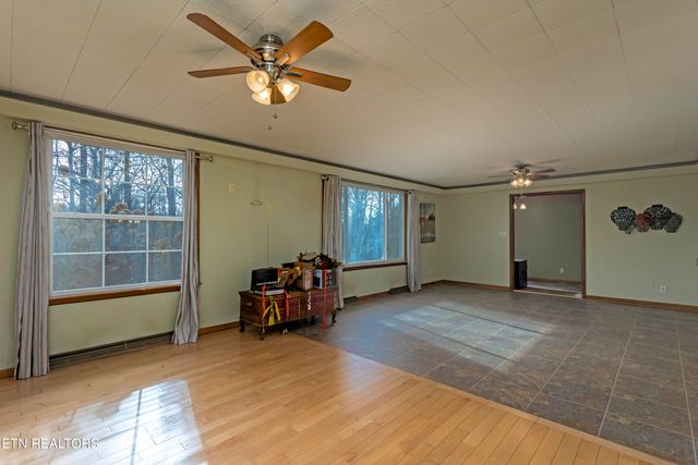 197 Sadler Lane, Harriman, TN 37748