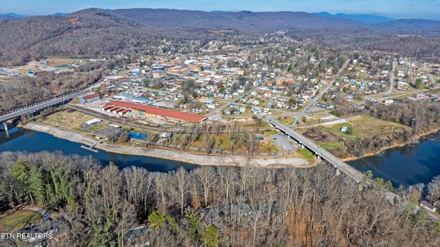 197 Sadler Lane, Harriman, TN 37748