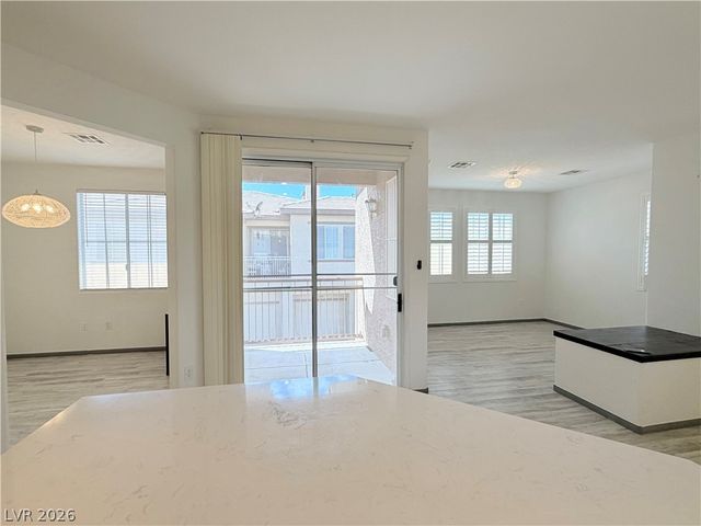 10221 Deerfield Beach Avenue 202, Las Vegas, NV 89129
