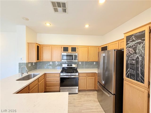 10221 Deerfield Beach Avenue 202, Las Vegas, NV 89129