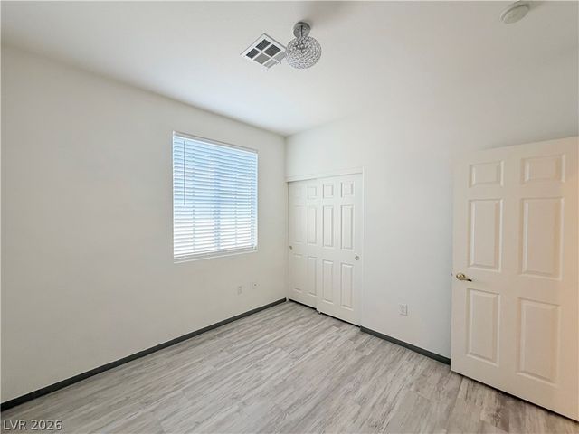 10221 Deerfield Beach Avenue 202, Las Vegas, NV 89129