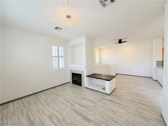 10221 Deerfield Beach Avenue 202, Las Vegas, NV 89129