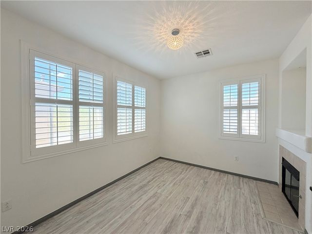 10221 Deerfield Beach Avenue 202, Las Vegas, NV 89129