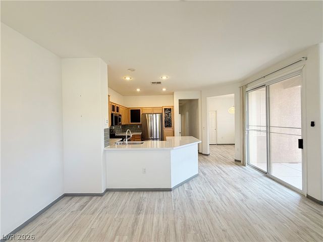 10221 Deerfield Beach Avenue 202, Las Vegas, NV 89129