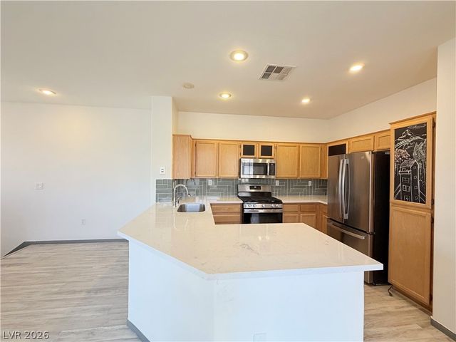 10221 Deerfield Beach Avenue 202, Las Vegas, NV 89129