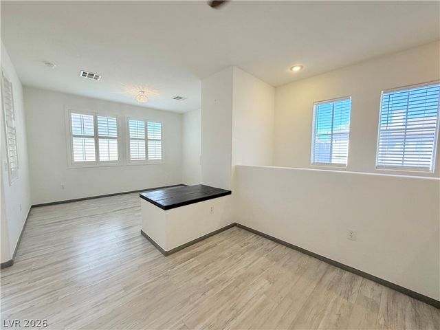 10221 Deerfield Beach Avenue 202, Las Vegas, NV 89129