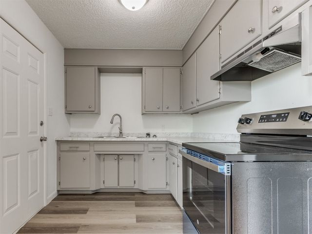 2420 Murray Drive, Midwest City, OK 73110