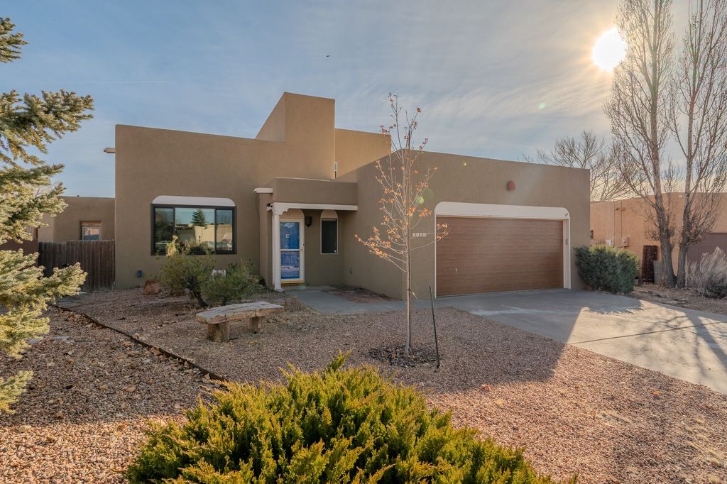 4144 Cheyenne, Santa Fe, NM 87507