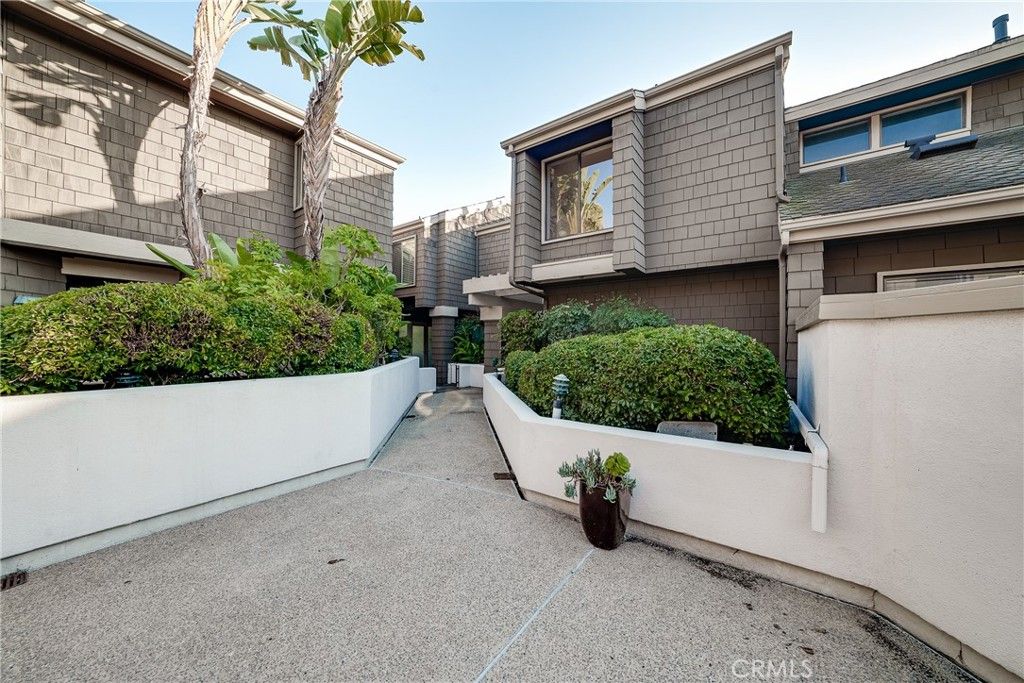 Image 21 of property listing at 67 Sea Island Drive, Newport Beach, CA 92660