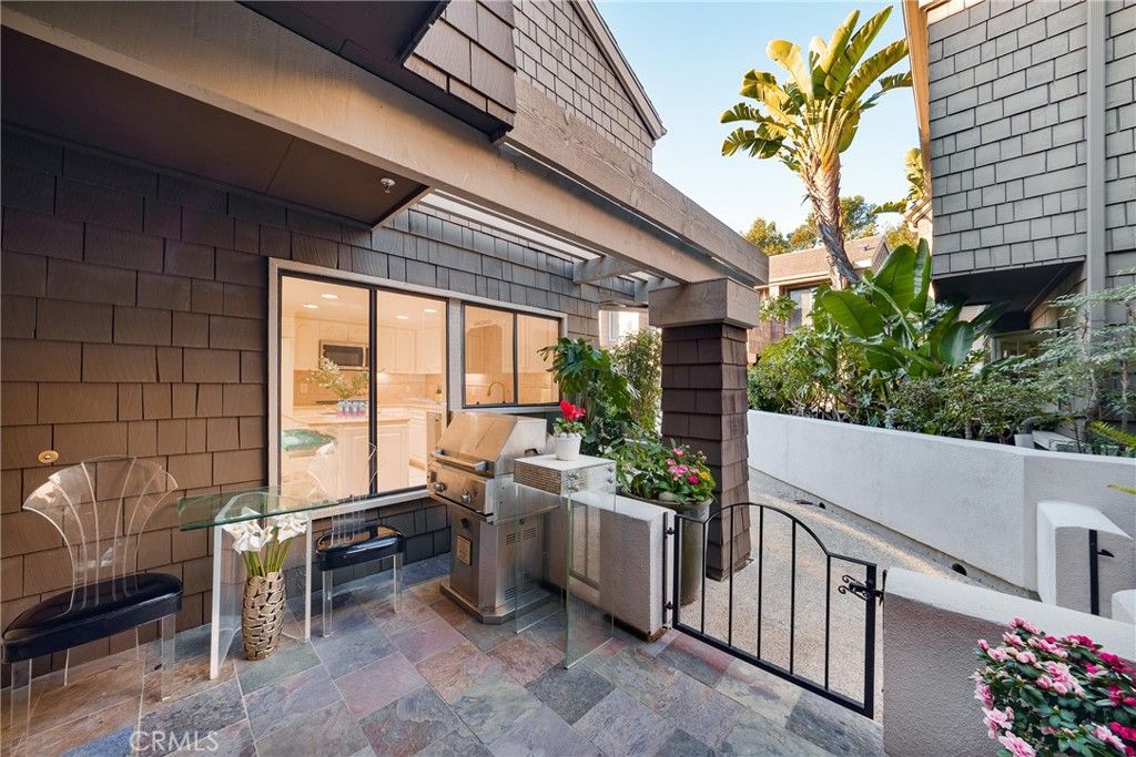 Image 23 of property listing at 67 Sea Island Drive, Newport Beach, CA 92660