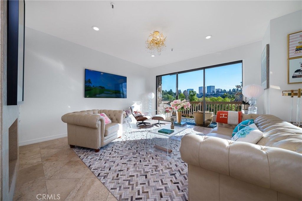 Image 3 of property listing at 67 Sea Island Drive, Newport Beach, CA 92660