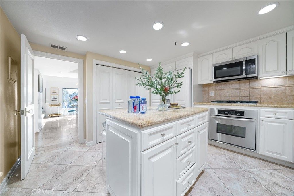 Image 8 of property listing at 67 Sea Island Drive, Newport Beach, CA 92660