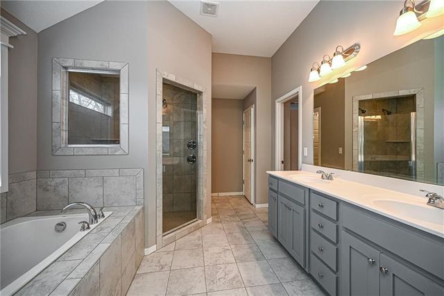 3330 N 128th Terrace, Kansas City, KS 66109