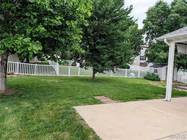 905 Lands End Circle, St Charles, MO 63304