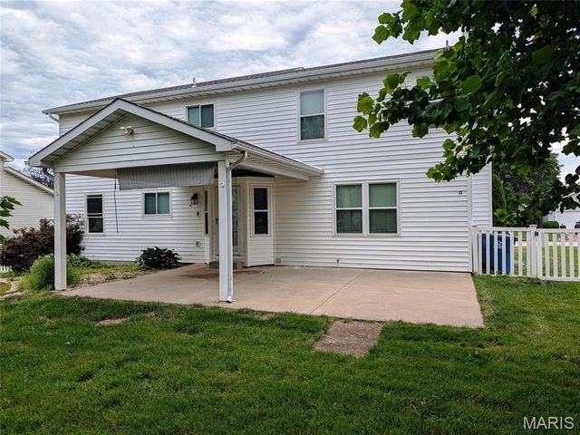 905 Lands End Circle, St Charles, MO 63304