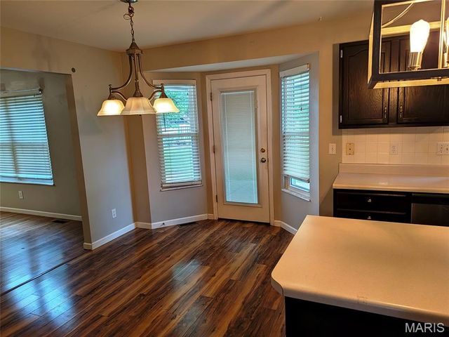 905 Lands End Circle, St Charles, MO 63304
