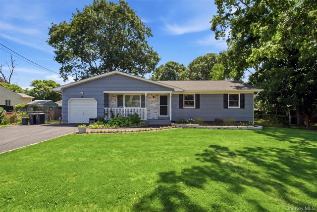 20 Musket Drive, Shirley, NY 11967