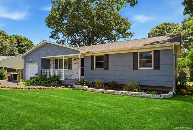 20 Musket Drive, Shirley, NY 11967