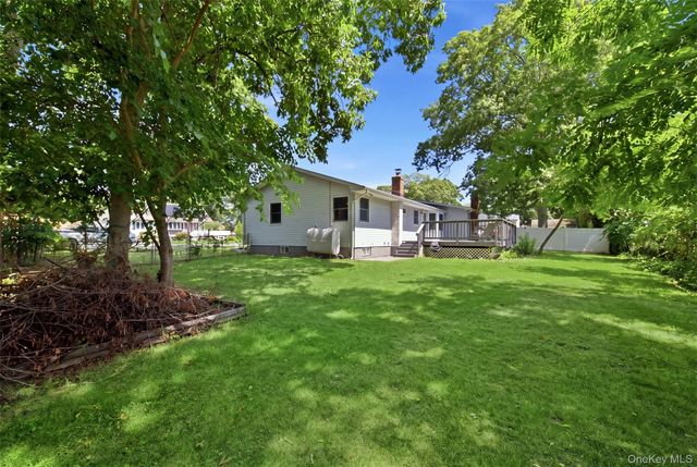 20 Musket Drive, Shirley, NY 11967