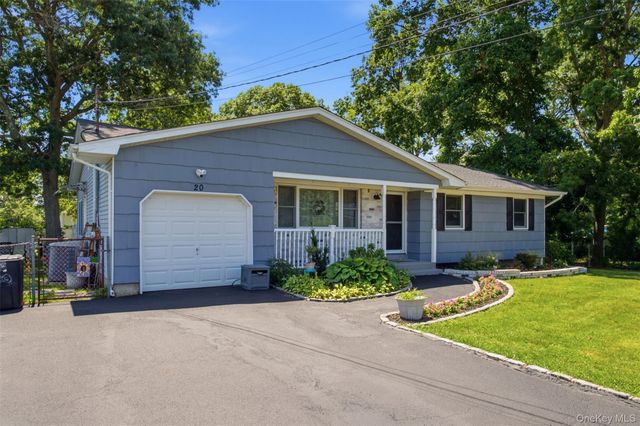 20 Musket Drive, Shirley, NY 11967
