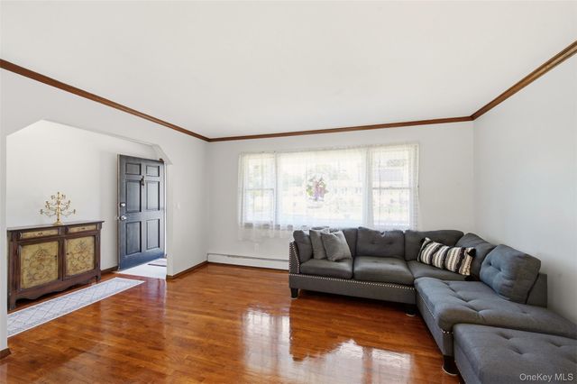 20 Musket Drive, Shirley, NY 11967