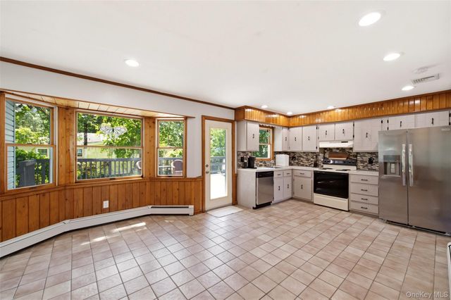 20 Musket Drive, Shirley, NY 11967