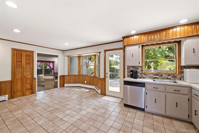 20 Musket Drive, Shirley, NY 11967