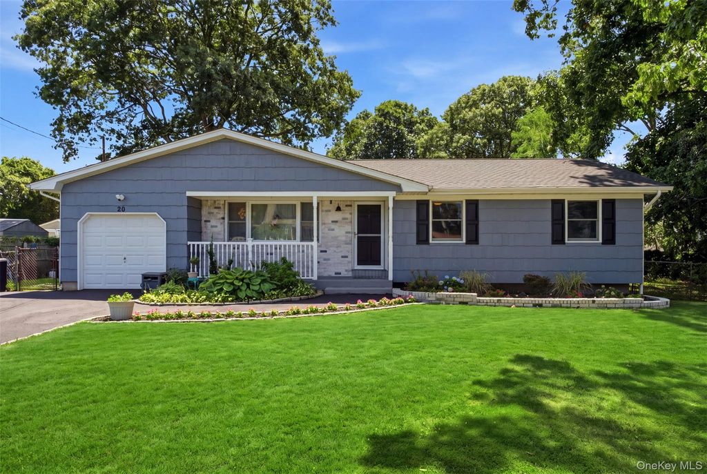 20 Musket Drive, Shirley, NY 11967