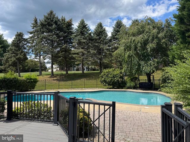 825 BAINBRIDGE DR, West Chester, PA 19382