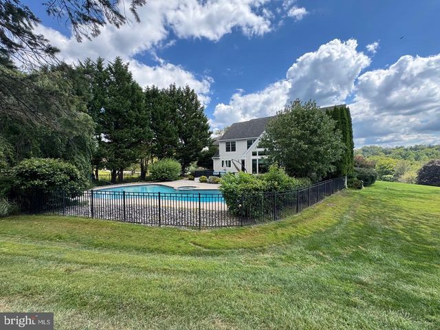 825 BAINBRIDGE DR, West Chester, PA 19382