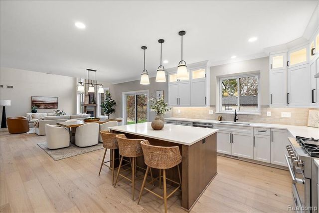 50896 Mistwood Drive, Macomb, MI 48042