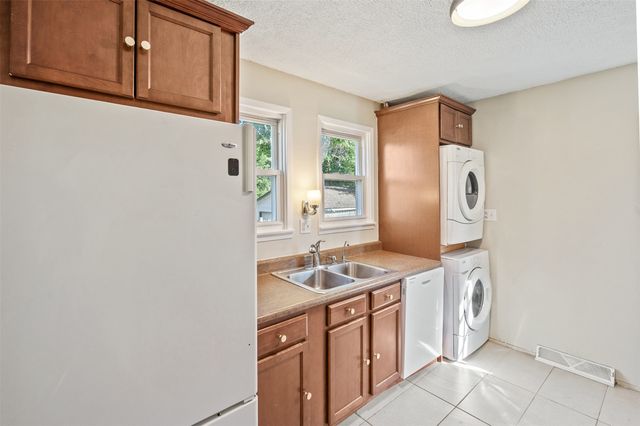 217 E Park Avenue, Des Moines, IA 50315