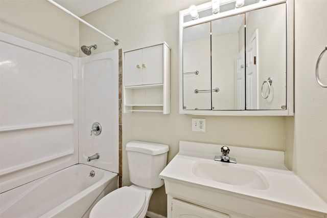 217 E Park Avenue, Des Moines, IA 50315