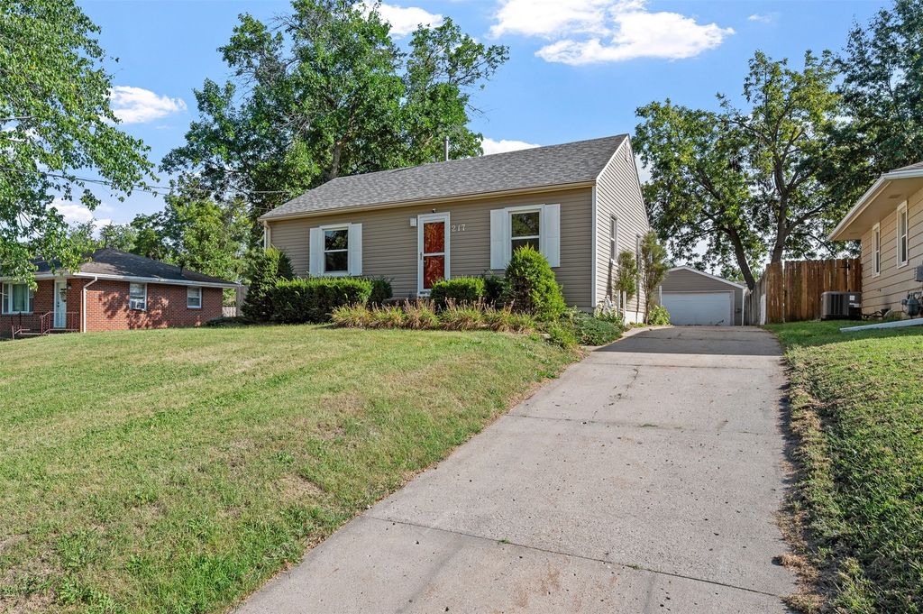 217 E Park Avenue, Des Moines, IA 50315