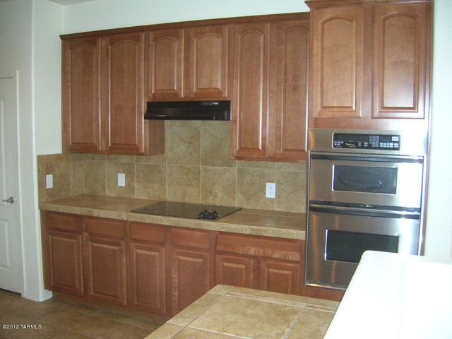 9008 N Roebling Drive W, Tucson, AZ 85742