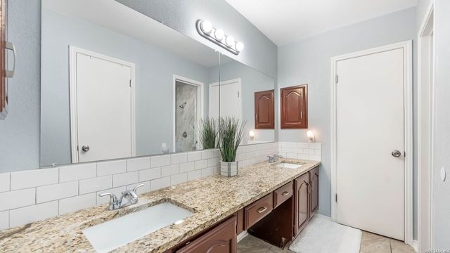 7863 Hawk Trail, San Antonio, TX 78250