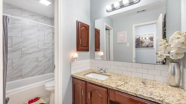 7863 Hawk Trail, San Antonio, TX 78250