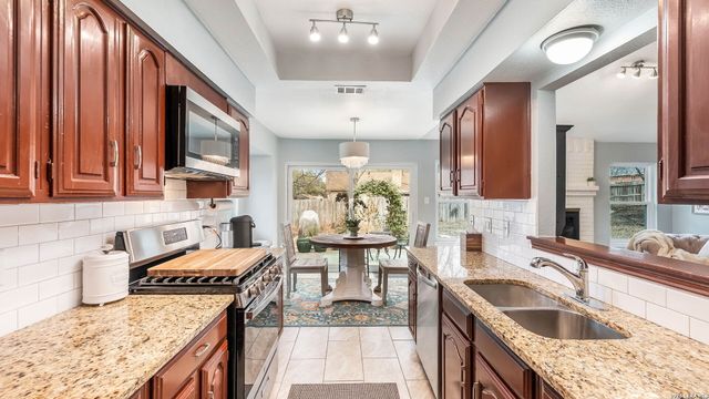 7863 Hawk Trail, San Antonio, TX 78250