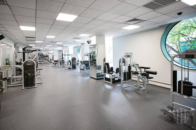 225 W 83rd St Apt 7Y, New York City, NY 10024